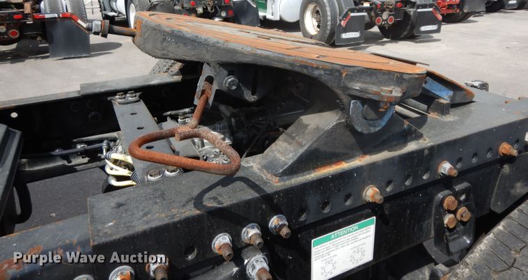 image for item DH2415 2010 Freightliner Cascadia semi truck