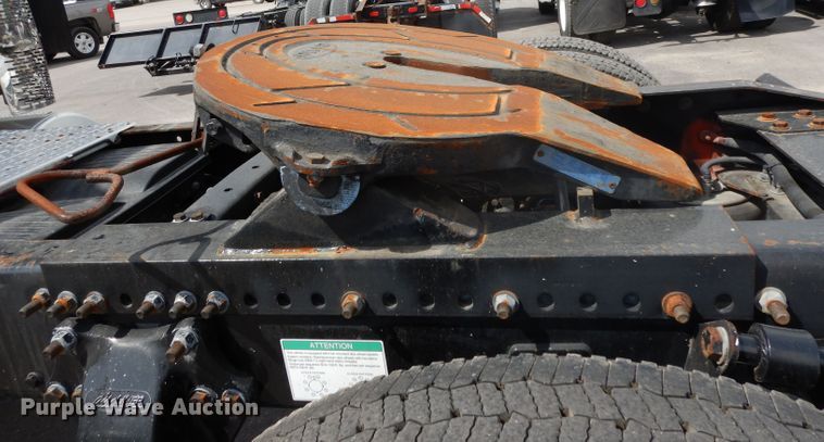 image for item DH2415 2010 Freightliner Cascadia semi truck