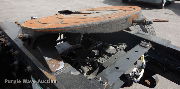 image for item DH2415 2010 Freightliner Cascadia semi truck