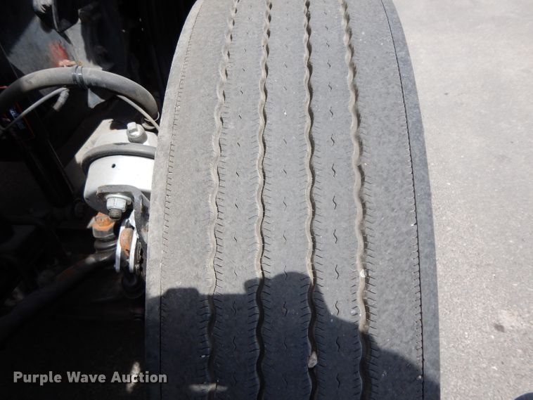 image for item DH2415 2010 Freightliner Cascadia semi truck