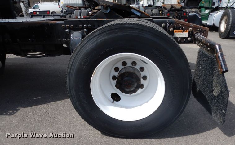 image for item DH2415 2010 Freightliner Cascadia semi truck