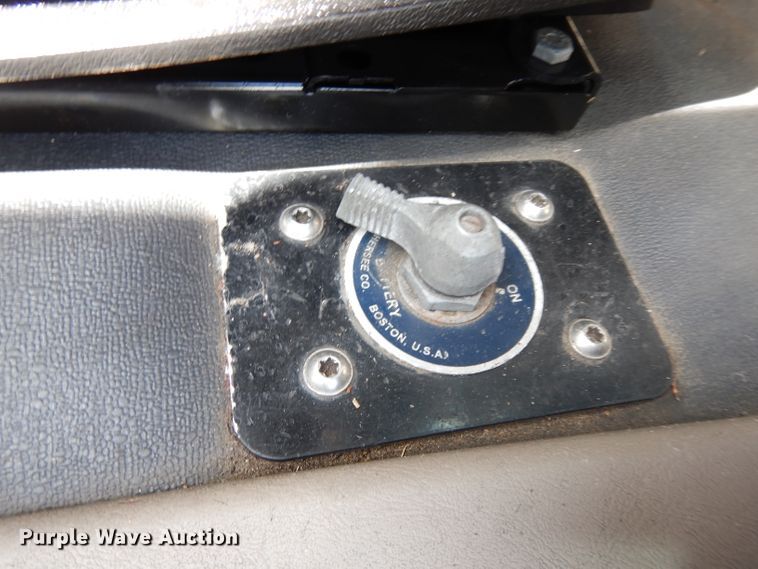 image for item DH2415 2010 Freightliner Cascadia semi truck