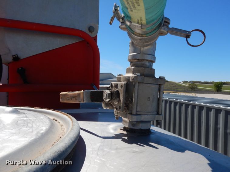 image for item DH2433 2006 Stewart & Stevenson CT-5CAS/HYD hydration system on Mertz trailer