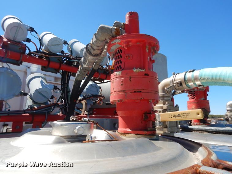 image for item DH2433 2006 Stewart & Stevenson CT-5CAS/HYD hydration system on Mertz trailer