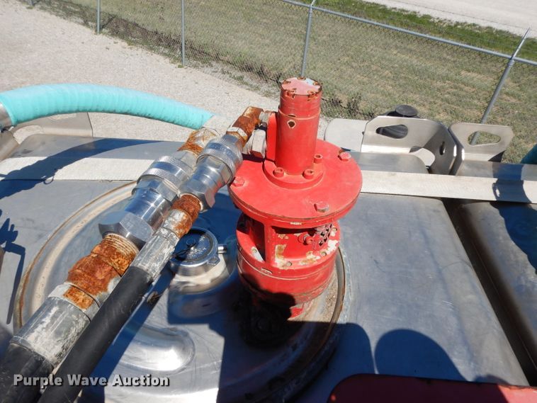 image for item DH2433 2006 Stewart & Stevenson CT-5CAS/HYD hydration system on Mertz trailer