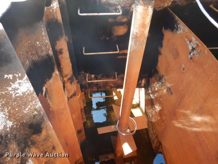 image for item DH2433 2006 Stewart & Stevenson CT-5CAS/HYD hydration system on Mertz trailer