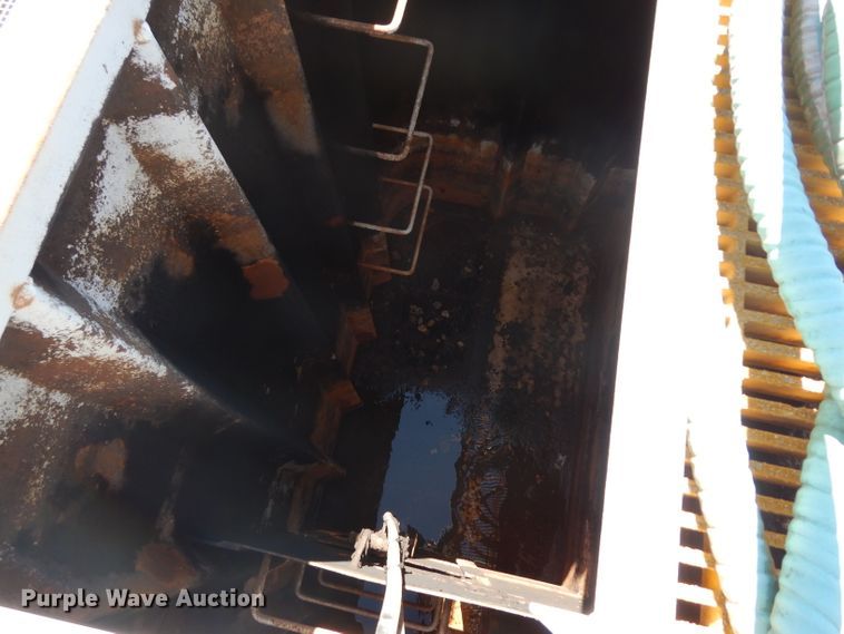 image for item DH2433 2006 Stewart & Stevenson CT-5CAS/HYD hydration system on Mertz trailer