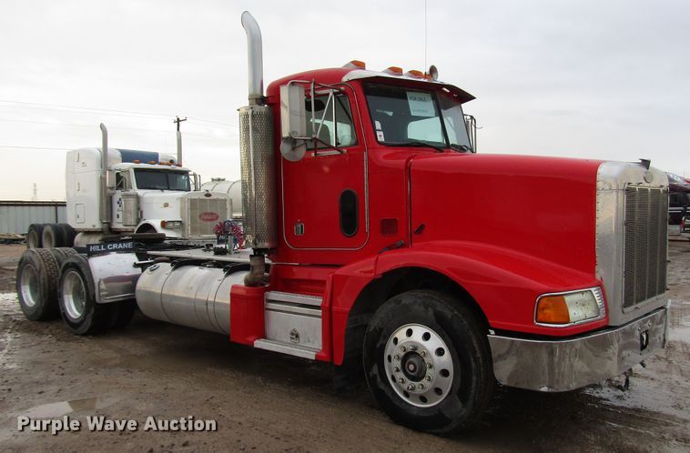 image for item DH8302 1996 Peterbilt 377 semi truck