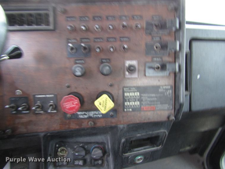 image for item DH8302 1996 Peterbilt 377 semi truck