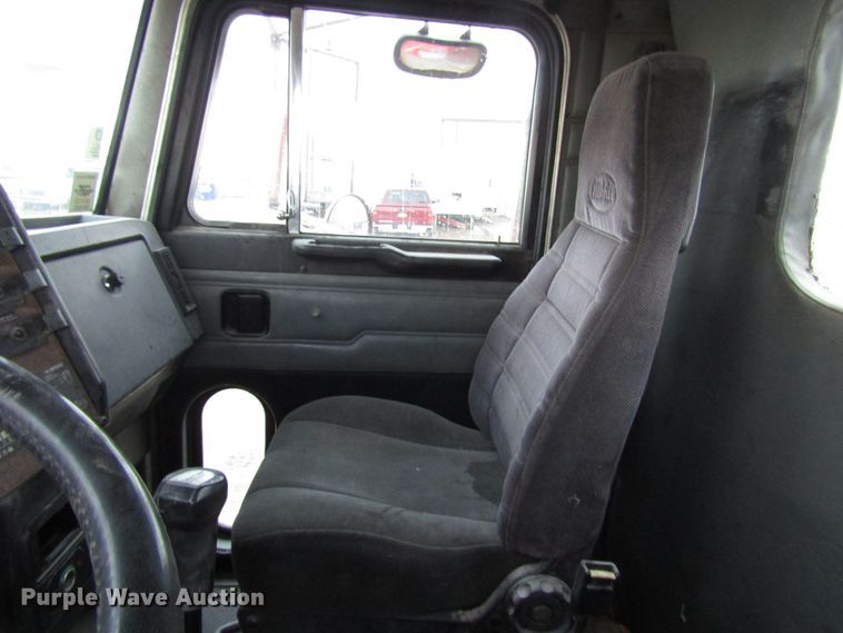 image for item DH8302 1996 Peterbilt 377 semi truck