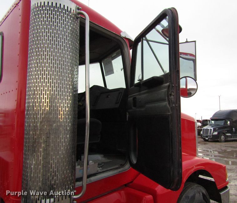 image for item DH8302 1996 Peterbilt 377 semi truck
