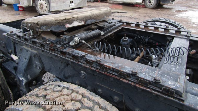 image for item DH8302 1996 Peterbilt 377 semi truck