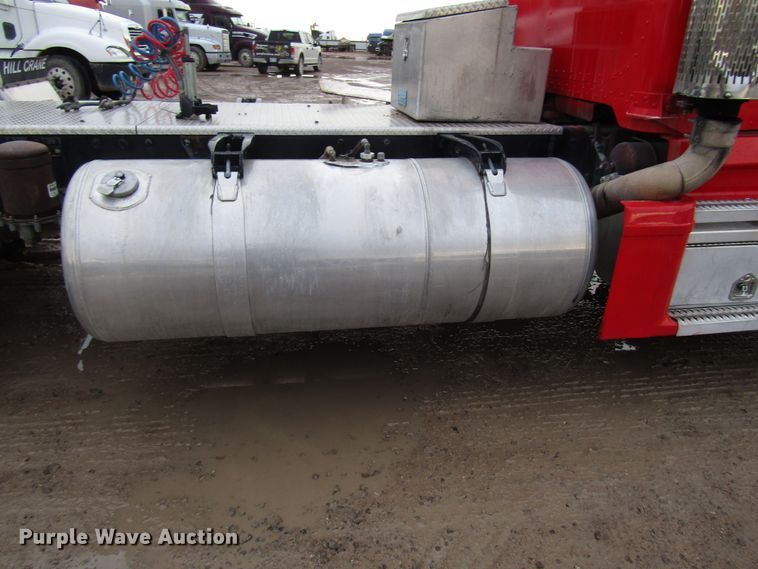 image for item DH8302 1996 Peterbilt 377 semi truck