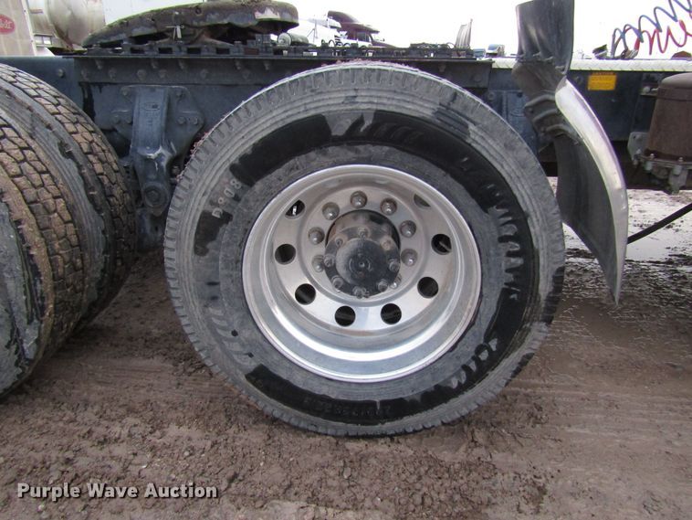 image for item DH8302 1996 Peterbilt 377 semi truck