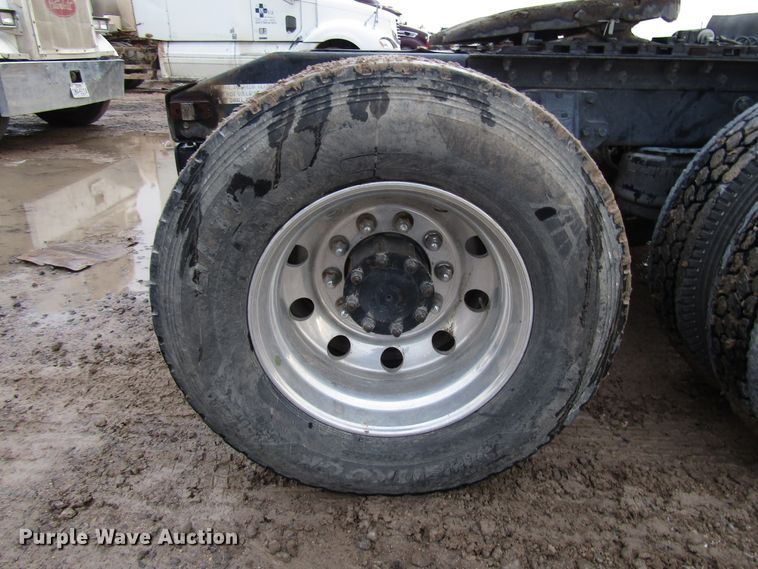 image for item DH8302 1996 Peterbilt 377 semi truck