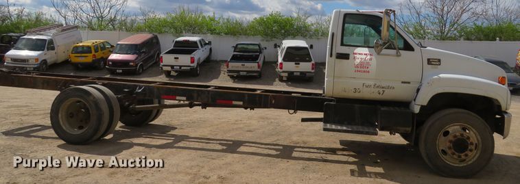 image for item DI2111 1999 GMC C7500 truck cab and chassis