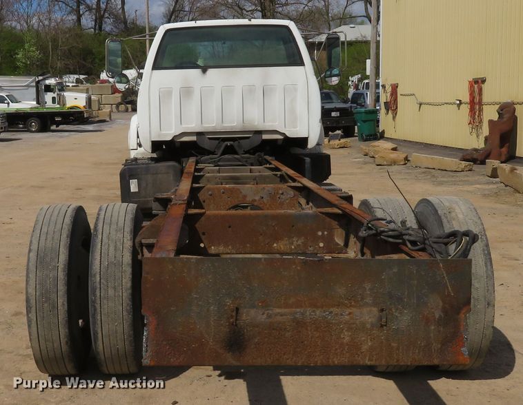 image for item DI2111 1999 GMC C7500 truck cab and chassis