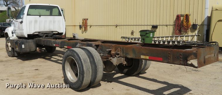 image for item DI2111 1999 GMC C7500 truck cab and chassis