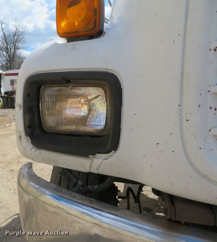 image for item DI2111 1999 GMC C7500 truck cab and chassis