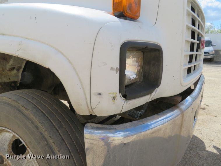 image for item DI2111 1999 GMC C7500 truck cab and chassis