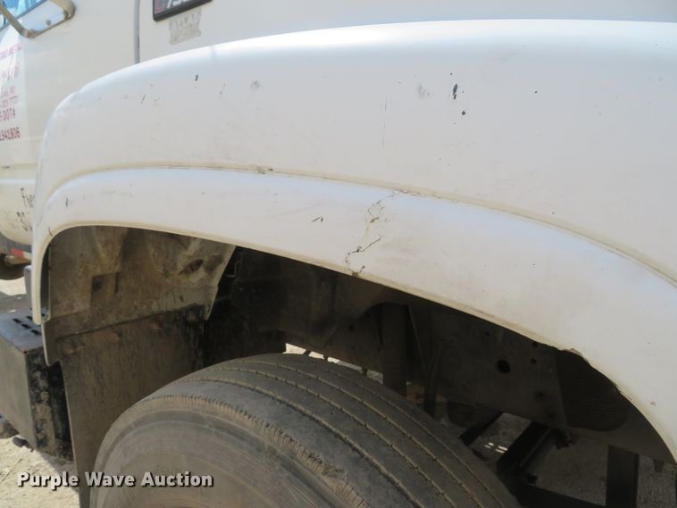 image for item DI2111 1999 GMC C7500 truck cab and chassis