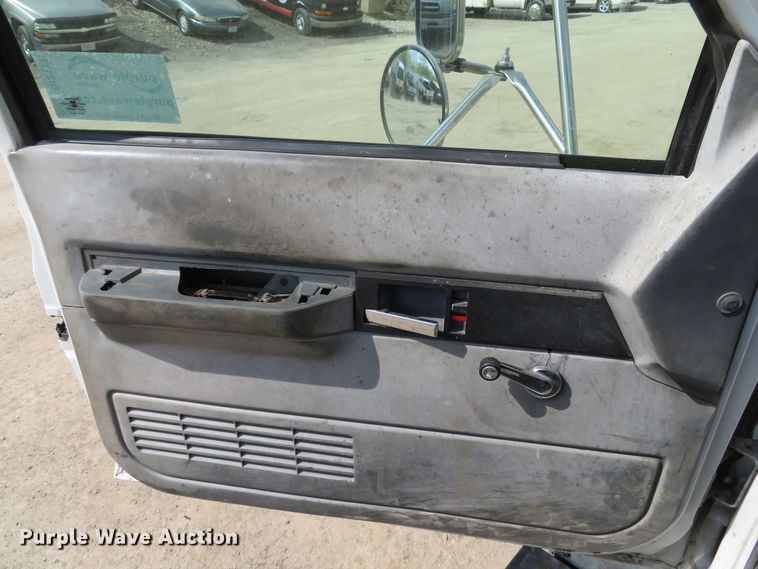 image for item DI2111 1999 GMC C7500 truck cab and chassis