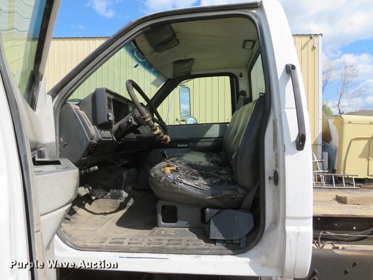 image for item DI2111 1999 GMC C7500 truck cab and chassis