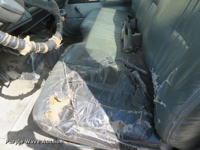 image for item DI2111 1999 GMC C7500 truck cab and chassis