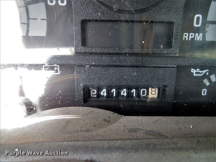 image for item DI2111 1999 GMC C7500 truck cab and chassis