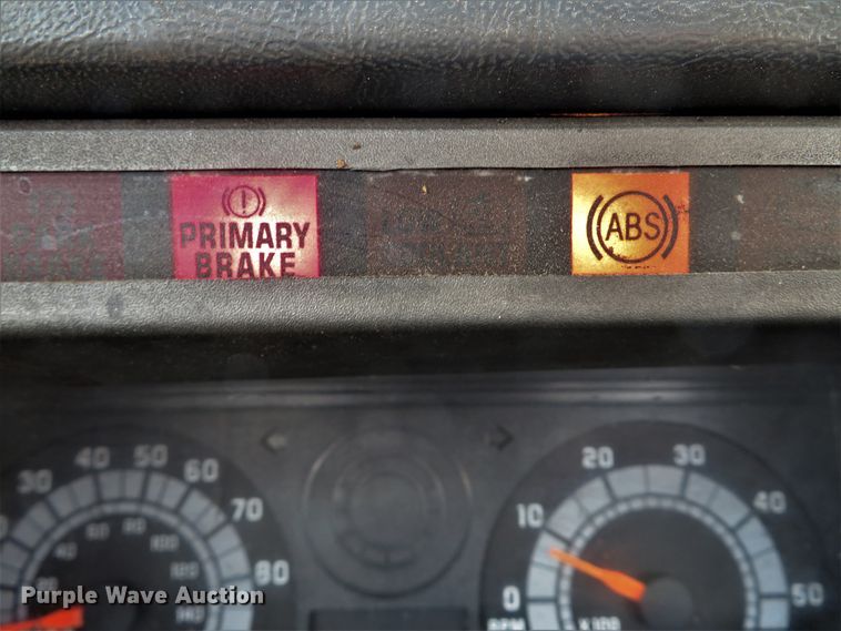 image for item DI2111 1999 GMC C7500 truck cab and chassis