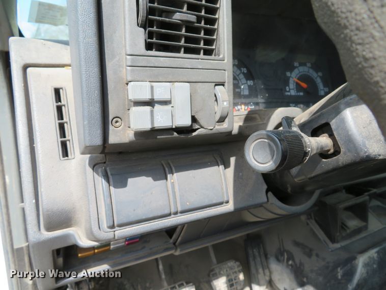image for item DI2111 1999 GMC C7500 truck cab and chassis