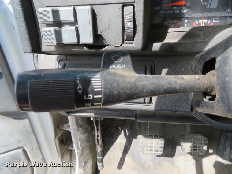 image for item DI2111 1999 GMC C7500 truck cab and chassis