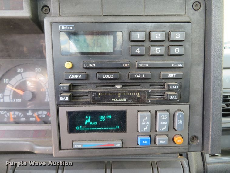 image for item DI2111 1999 GMC C7500 truck cab and chassis