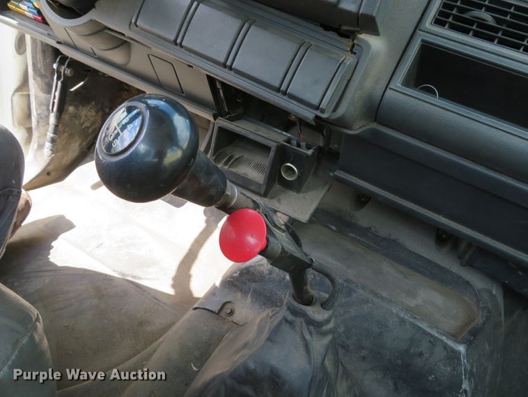 image for item DI2111 1999 GMC C7500 truck cab and chassis