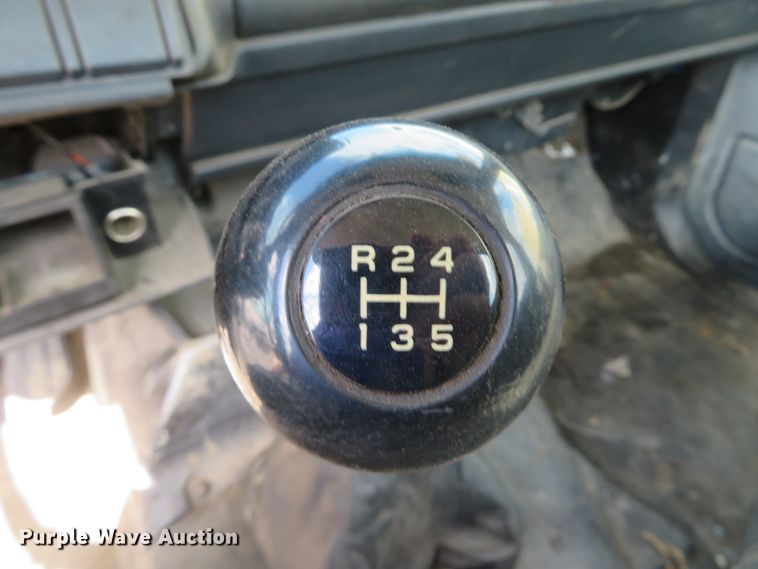 image for item DI2111 1999 GMC C7500 truck cab and chassis