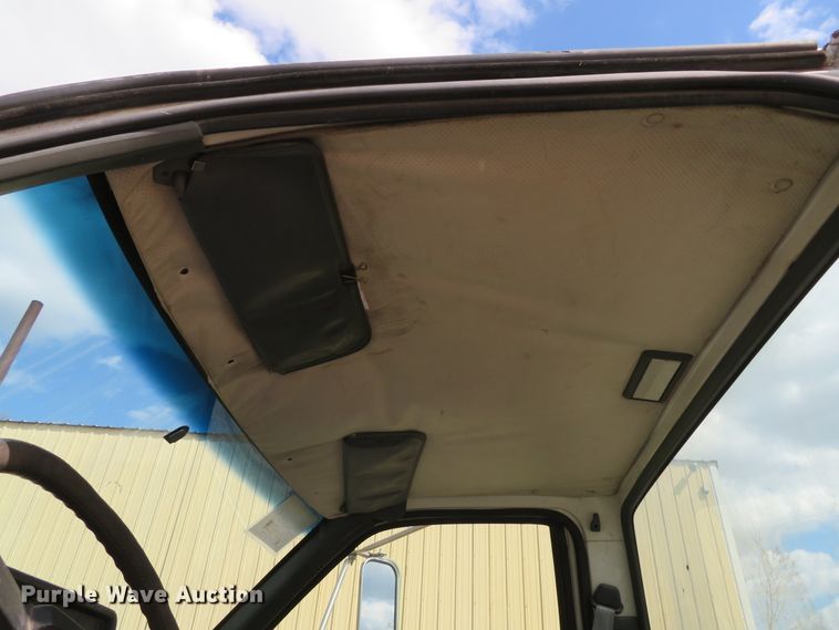 image for item DI2111 1999 GMC C7500 truck cab and chassis