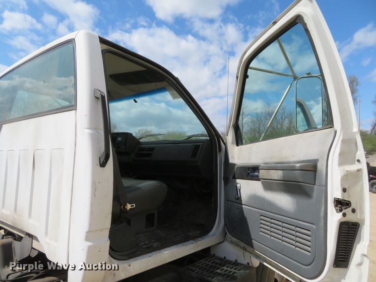 image for item DI2111 1999 GMC C7500 truck cab and chassis