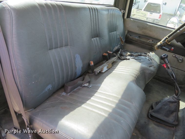 image for item DI2111 1999 GMC C7500 truck cab and chassis