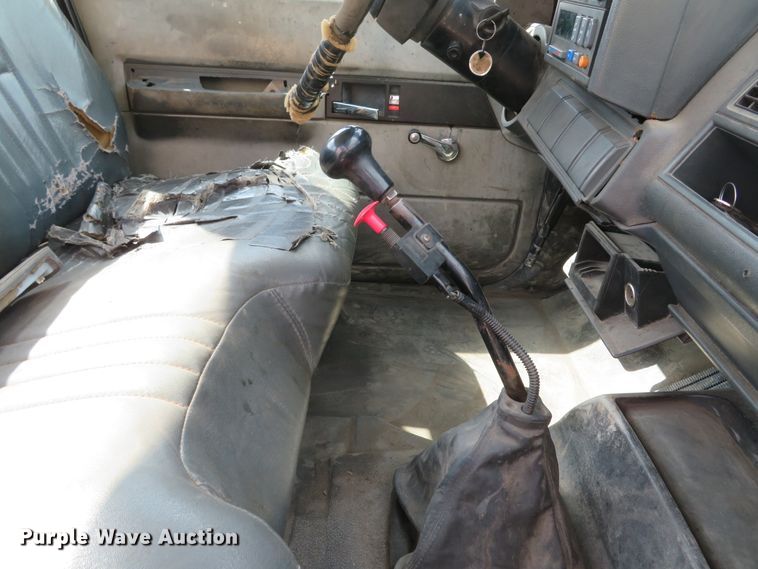 image for item DI2111 1999 GMC C7500 truck cab and chassis