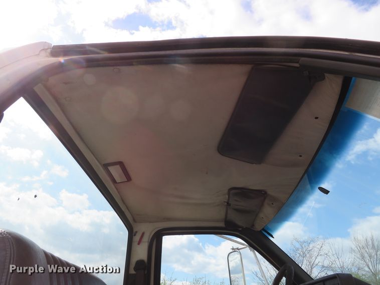 image for item DI2111 1999 GMC C7500 truck cab and chassis