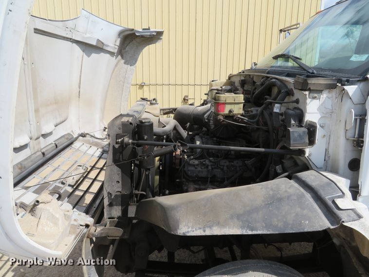 image for item DI2111 1999 GMC C7500 truck cab and chassis