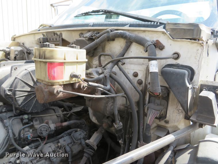 image for item DI2111 1999 GMC C7500 truck cab and chassis