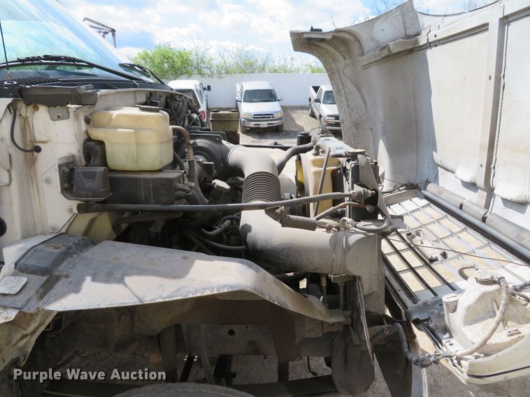 image for item DI2111 1999 GMC C7500 truck cab and chassis