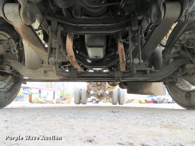 image for item DI2111 1999 GMC C7500 truck cab and chassis