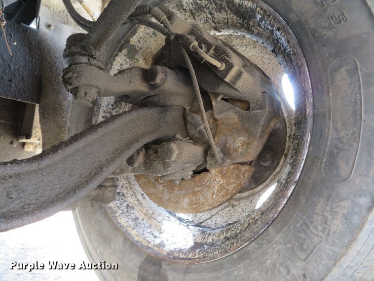 image for item DI2111 1999 GMC C7500 truck cab and chassis