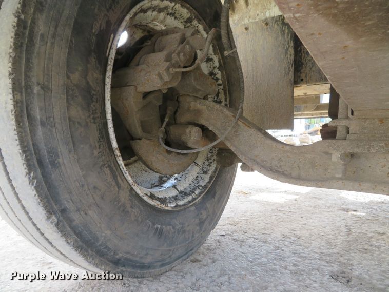 image for item DI2111 1999 GMC C7500 truck cab and chassis