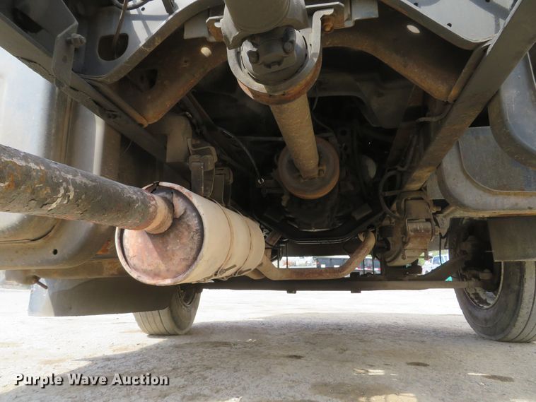 image for item DI2111 1999 GMC C7500 truck cab and chassis