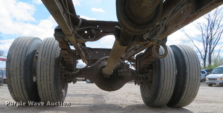 image for item DI2111 1999 GMC C7500 truck cab and chassis