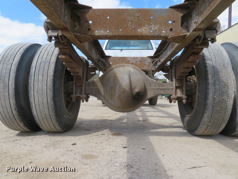 image for item DI2111 1999 GMC C7500 truck cab and chassis