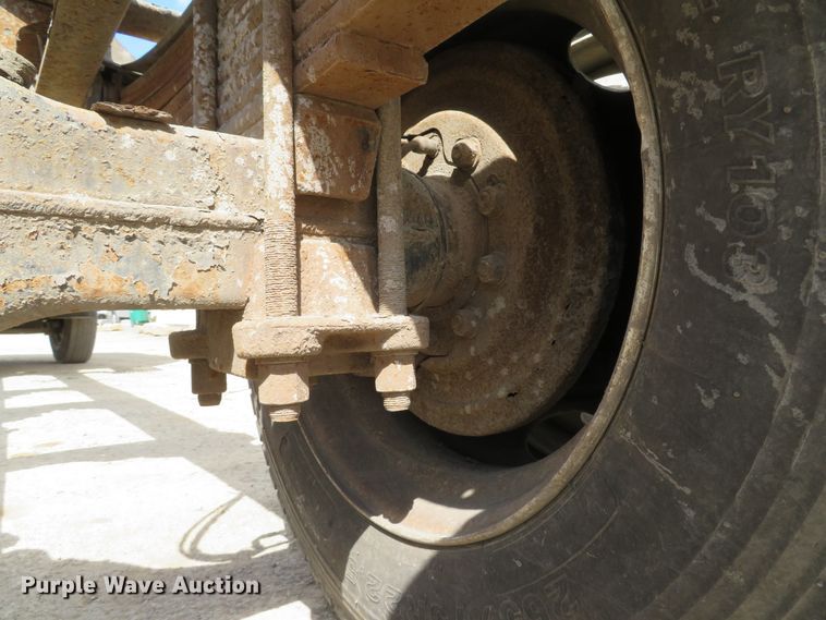 image for item DI2111 1999 GMC C7500 truck cab and chassis